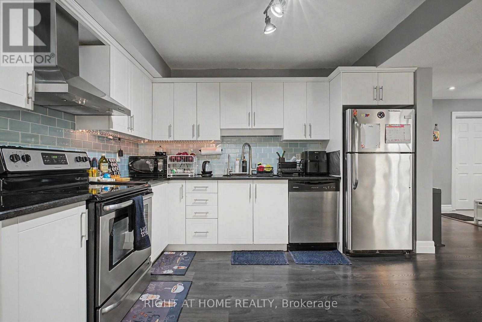 #403 1522 KING STREET E - 18