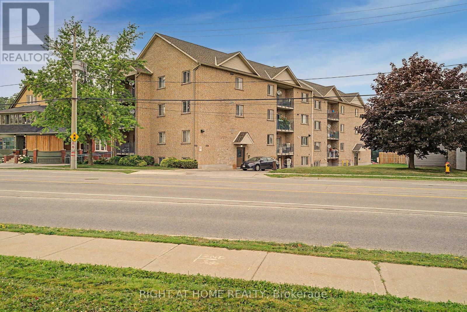 #403 1522 KING STREET E - 2