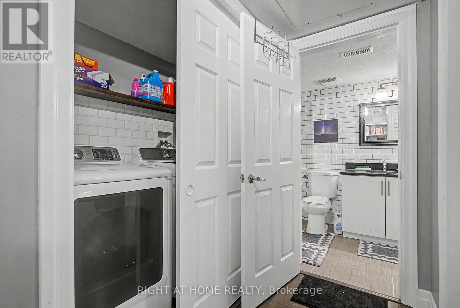 #403 1522 KING STREET E - 26