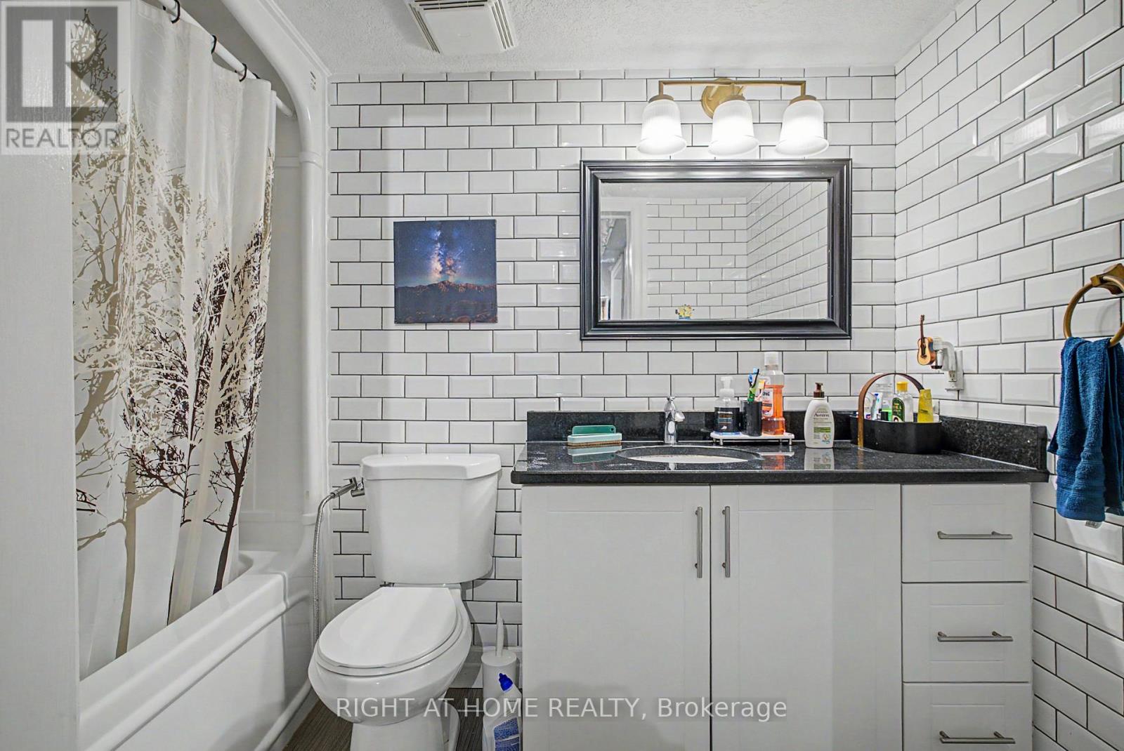 #403 1522 KING STREET E - 28
