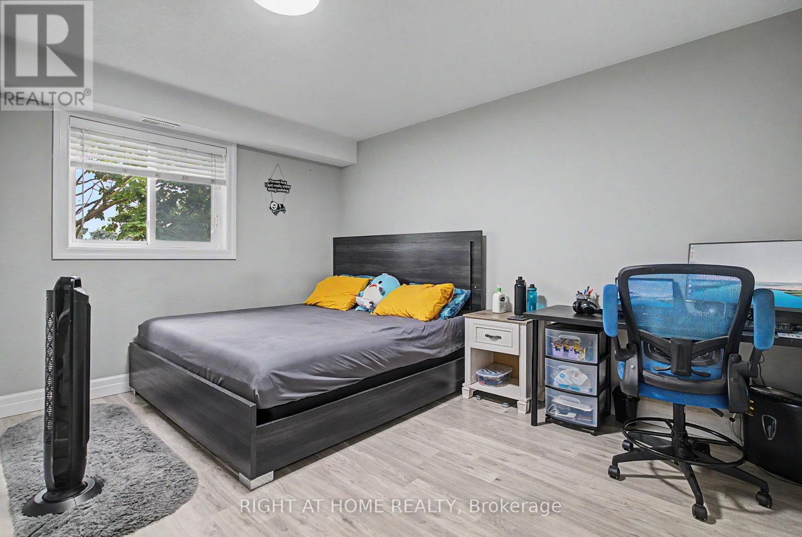#403 1522 KING STREET E - 29