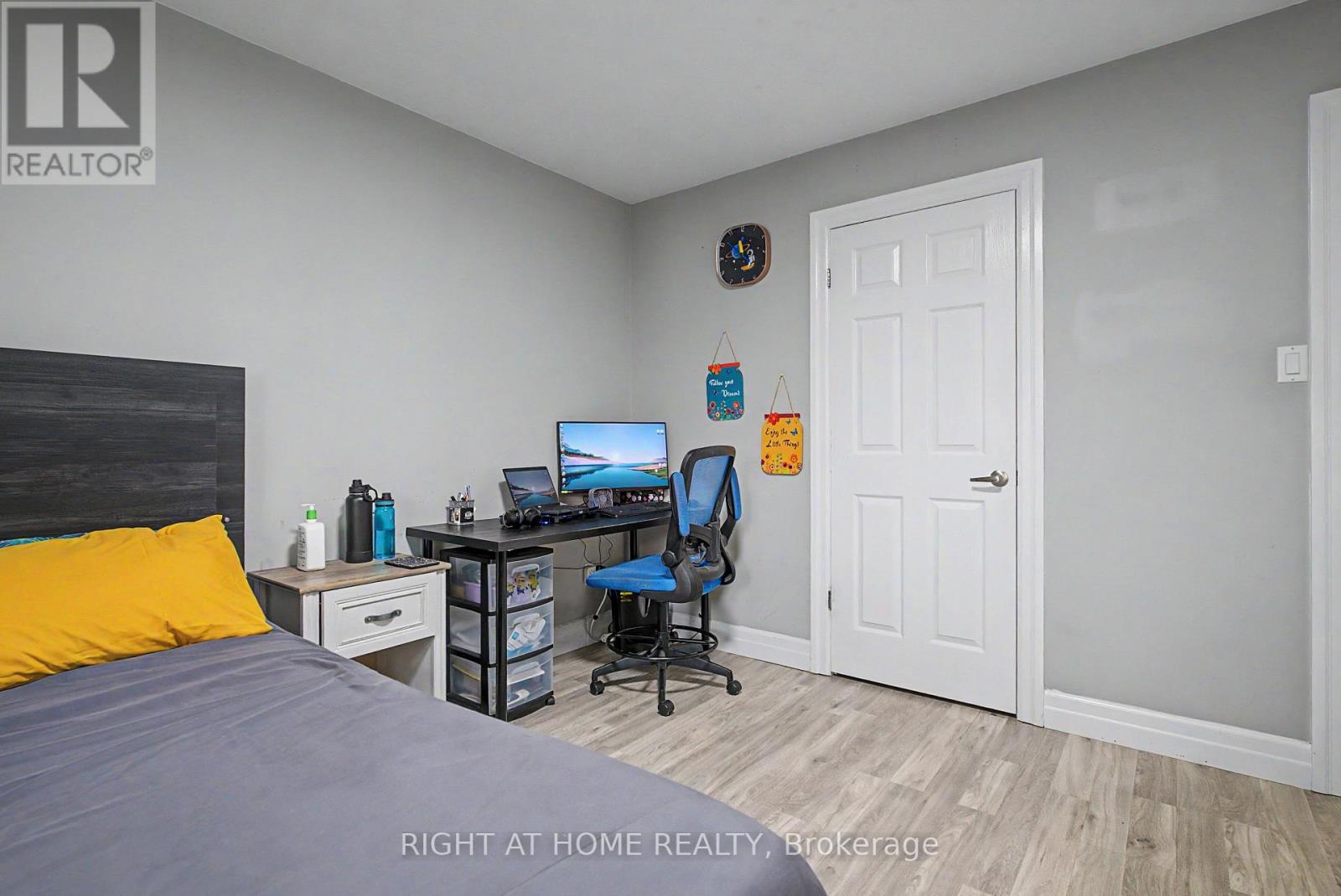 #403 1522 KING STREET E - 30