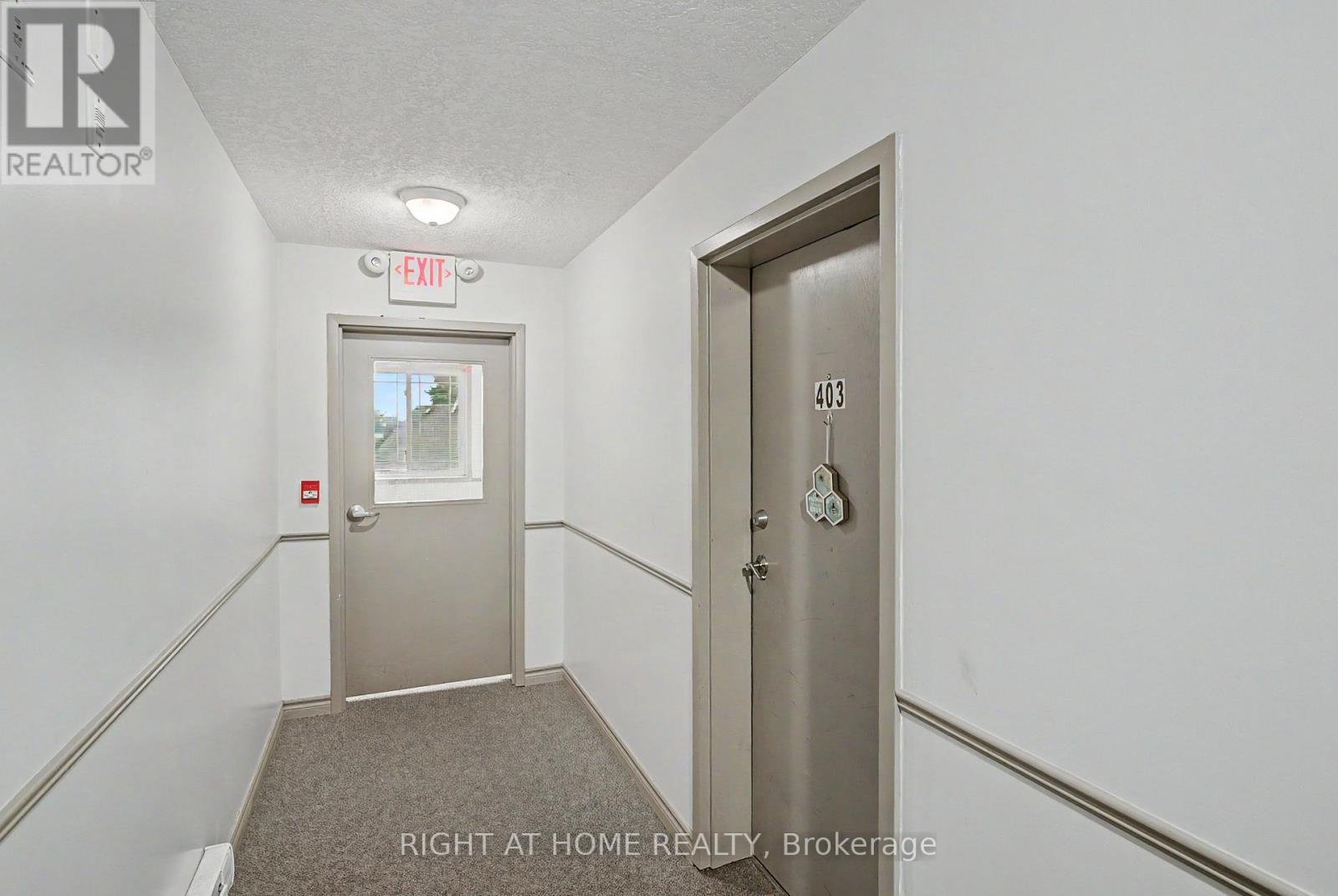 #403 1522 KING STREET E - 32