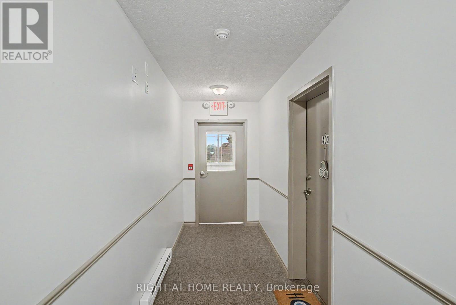 #403 1522 KING STREET E - 33
