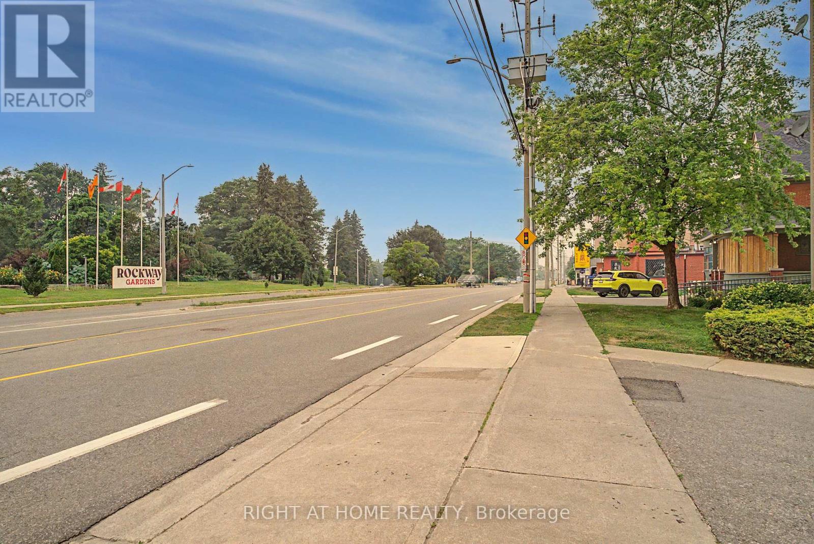 #403 1522 KING STREET E - 5