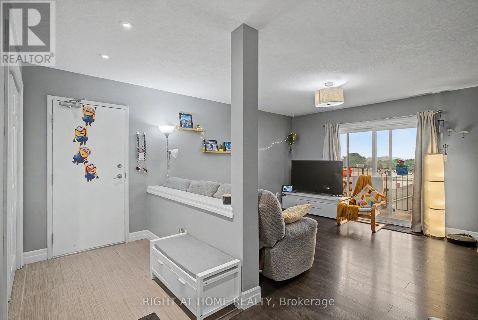 #403 1522 KING STREET E - 8