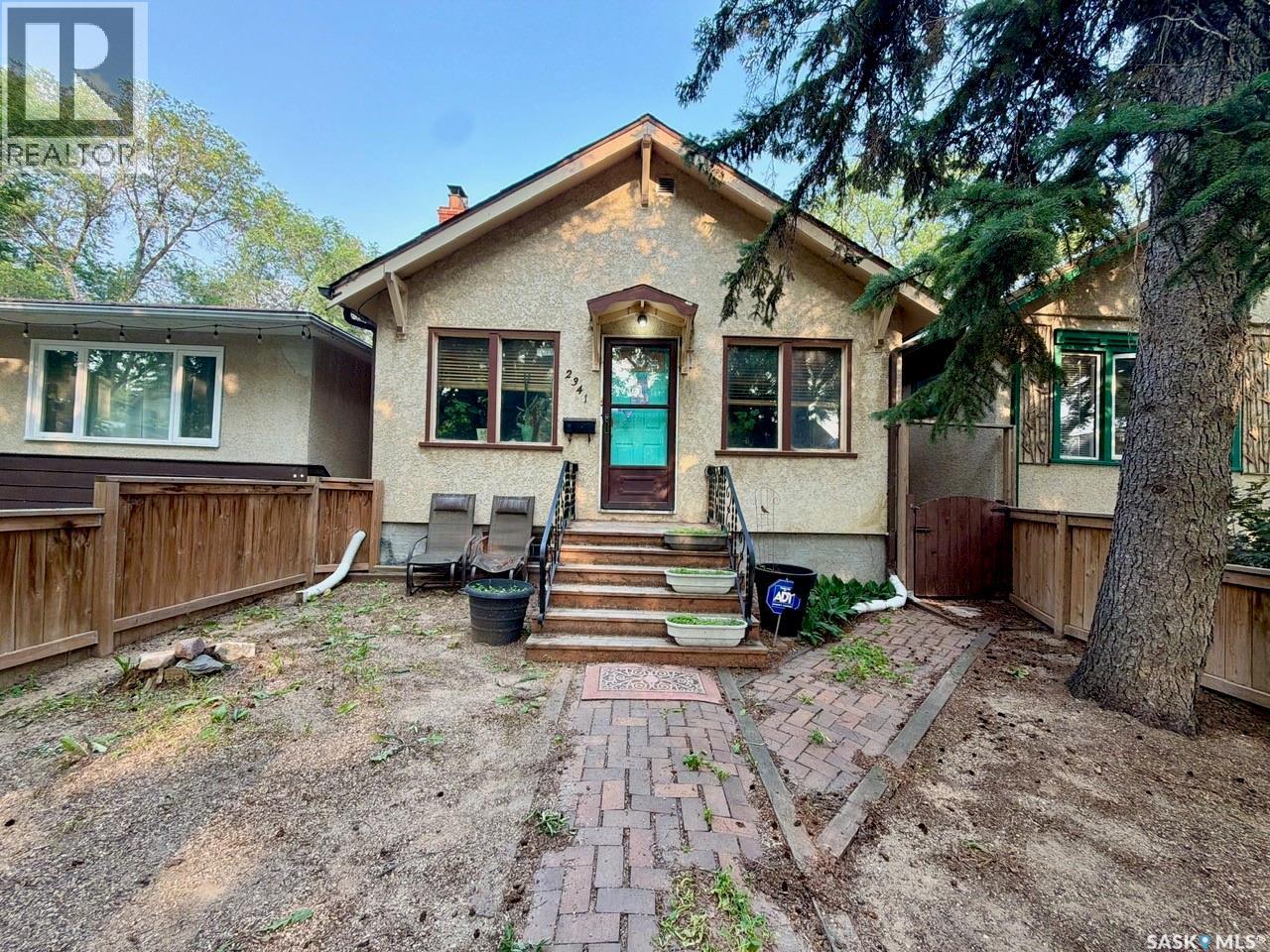 2341 ELPHINSTONE STREET - 1