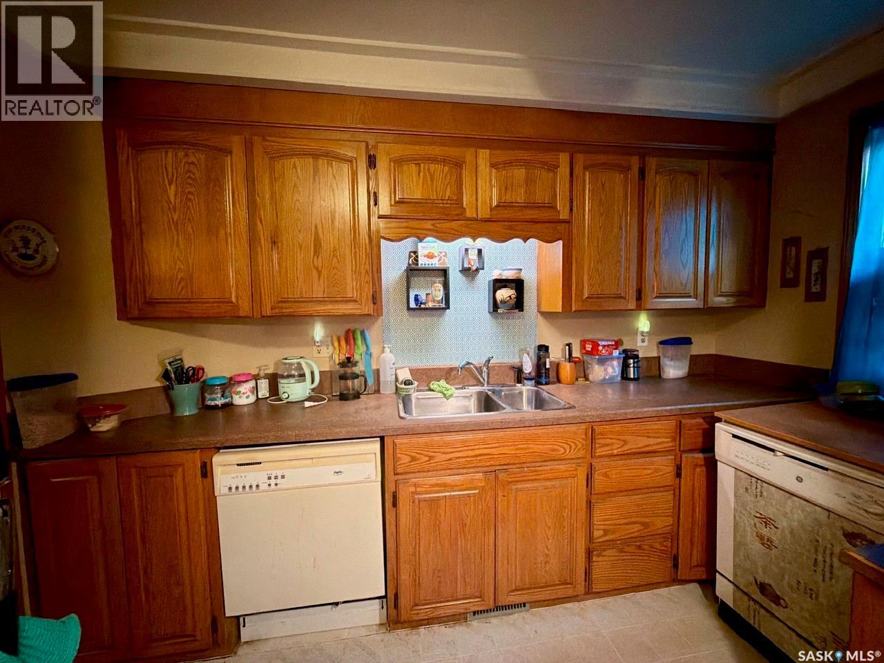 2341 ELPHINSTONE STREET - 10