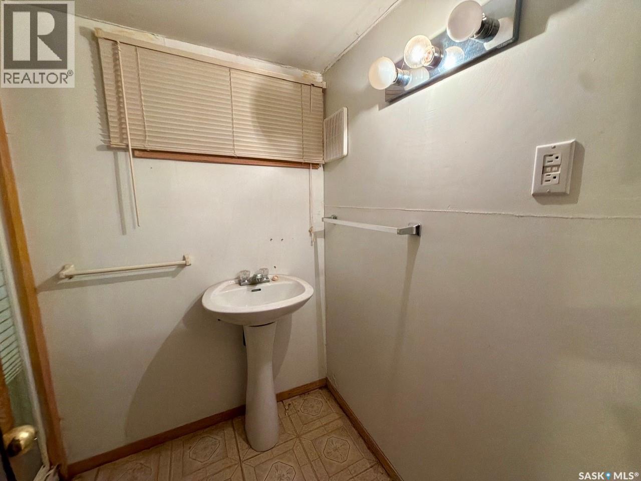 2341 ELPHINSTONE STREET - 21