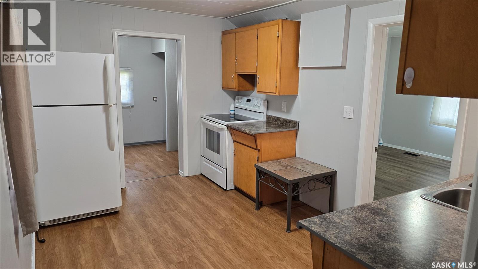 206 Irvine STREET, Cut Knife — photo 2