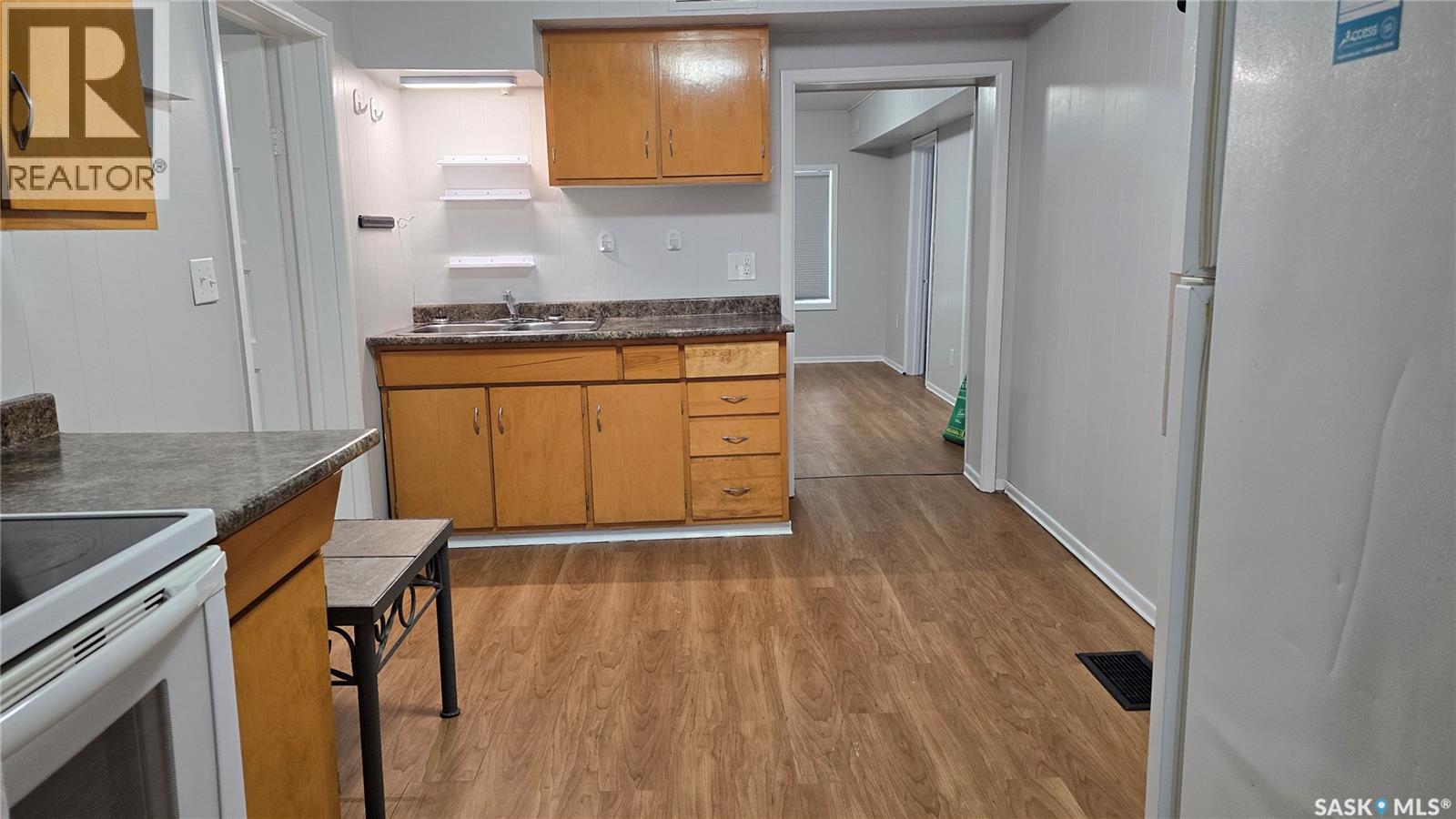 206 Irvine STREET, Cut Knife — photo 3