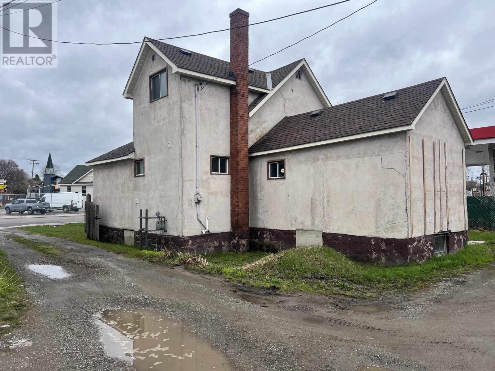 209 Wellington ST - 5