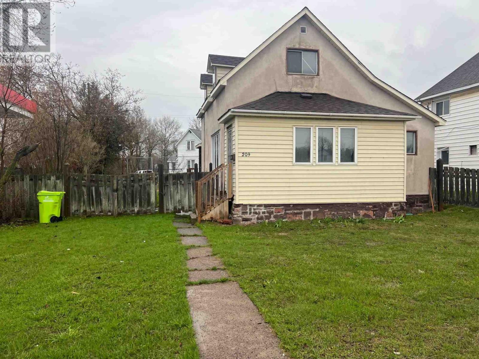209 Wellington ST - 1
