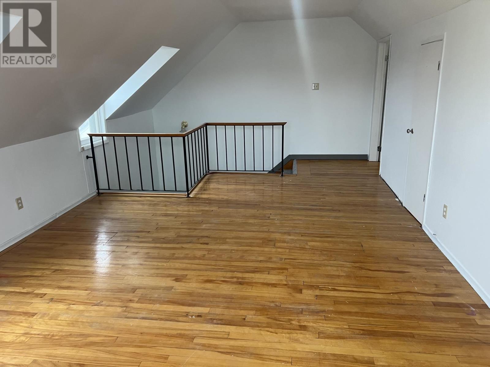 209 Wellington ST - 15