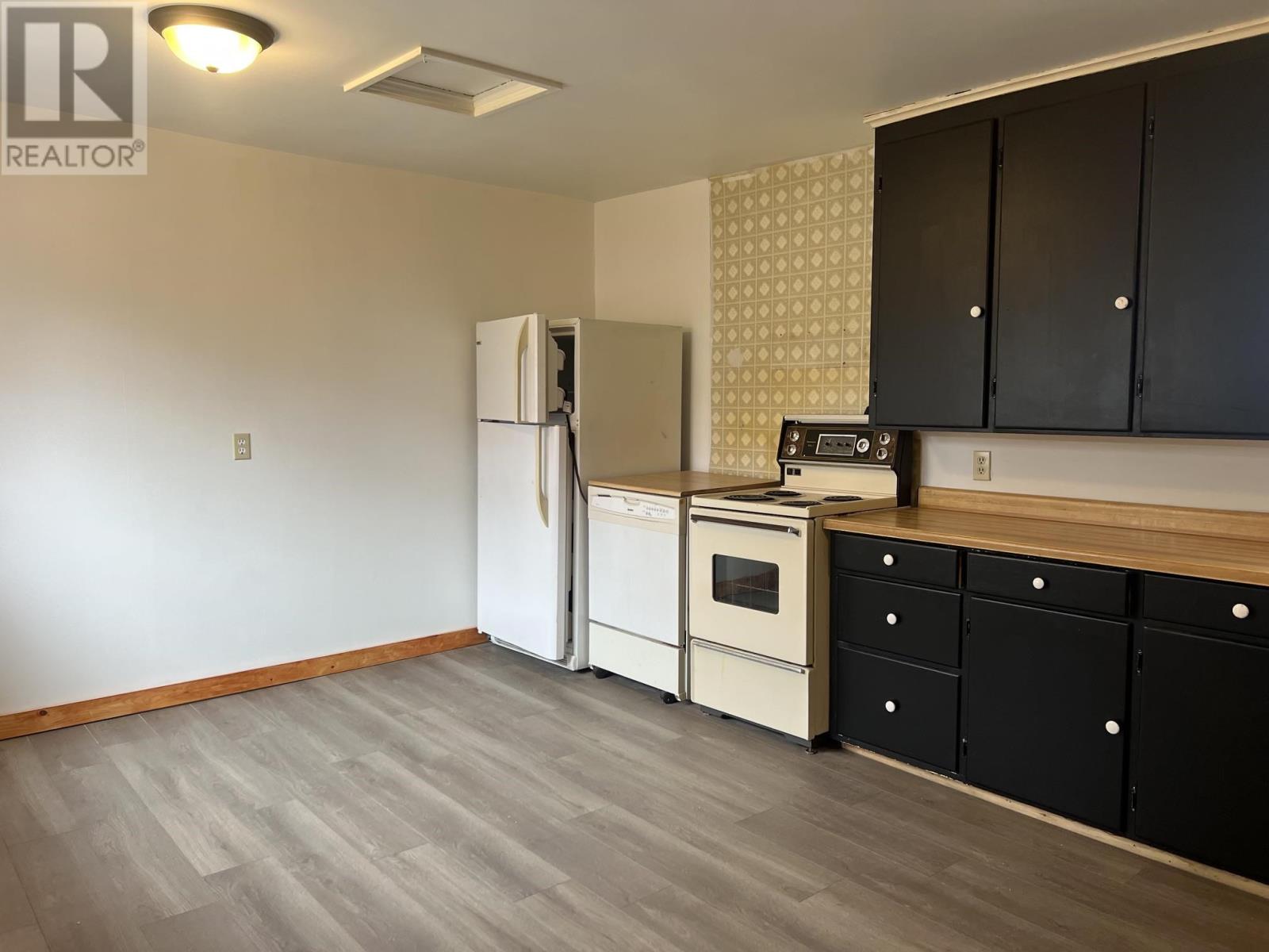 209 Wellington ST - 6