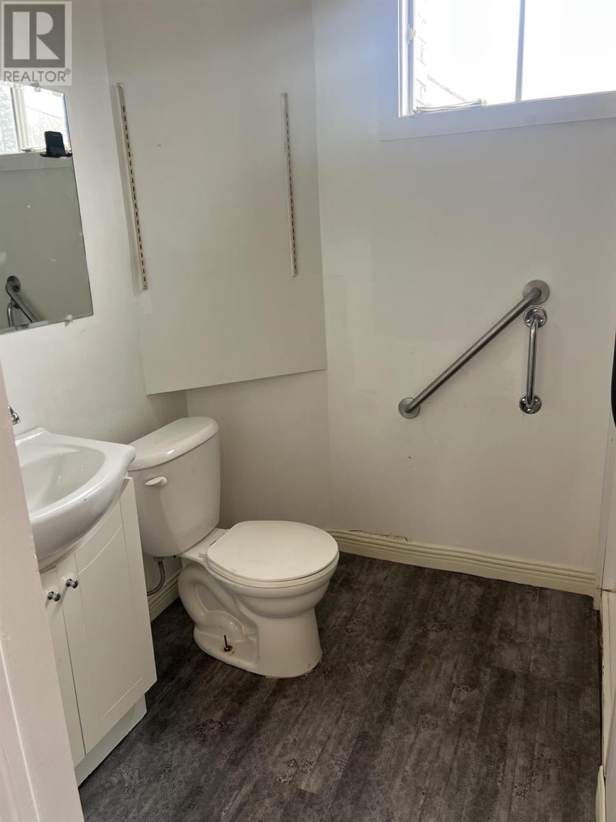 209 Wellington ST - 12