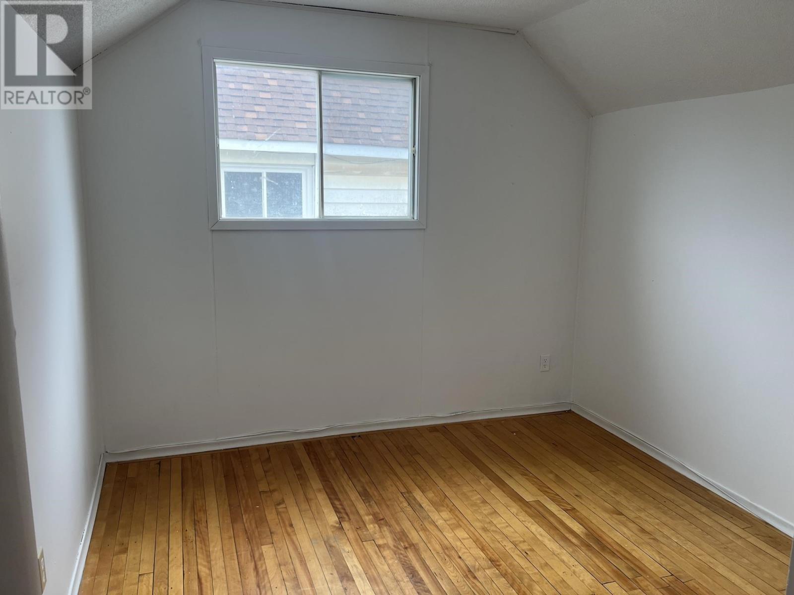 209 Wellington ST - 16