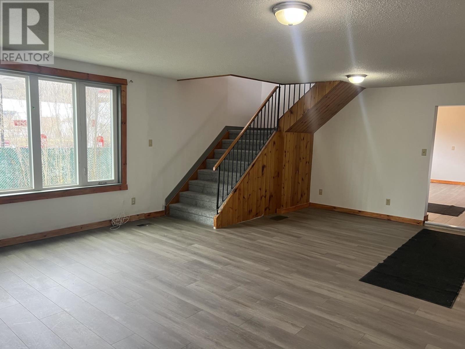 209 Wellington ST - 9