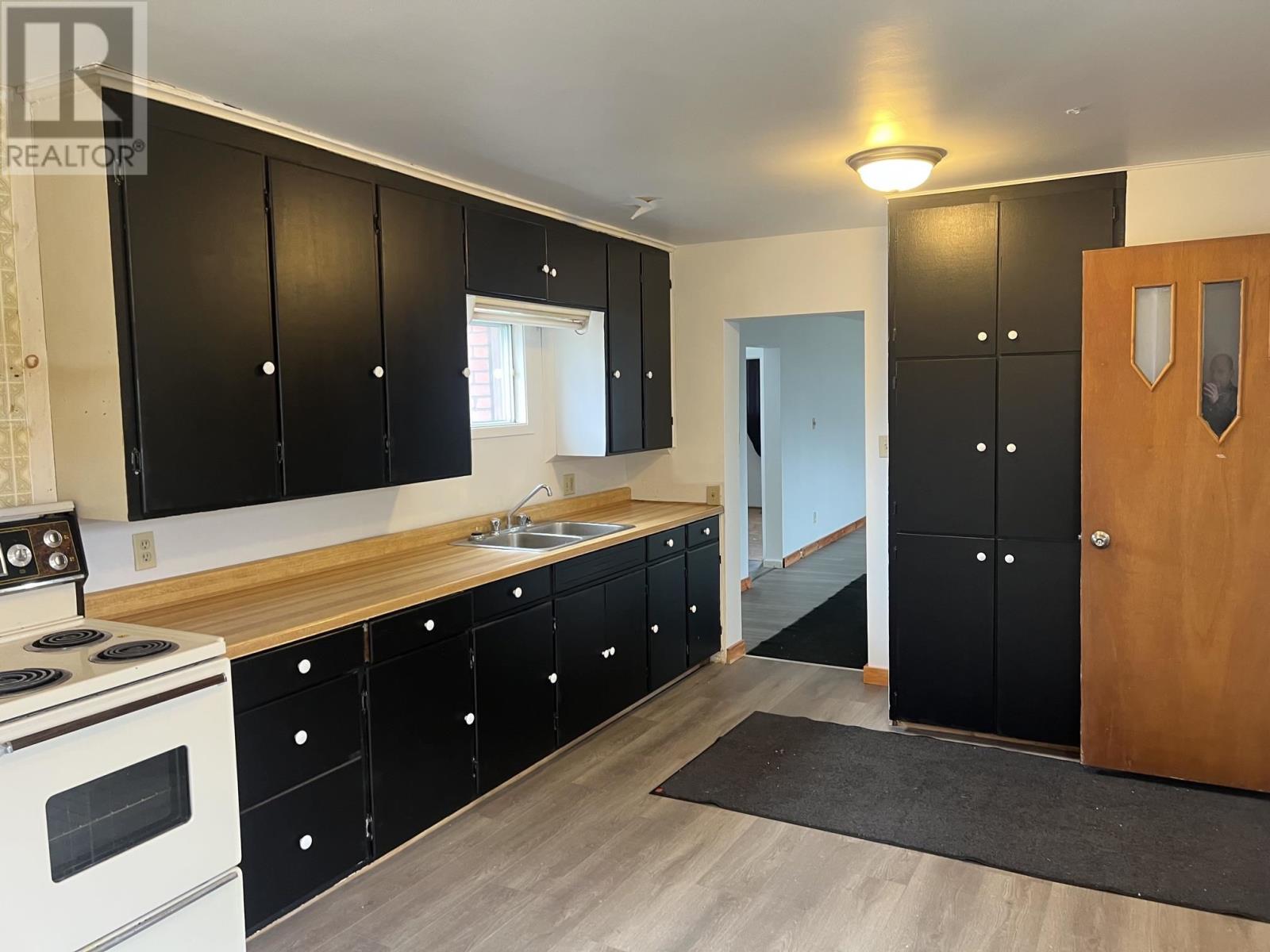 209 Wellington ST - 7