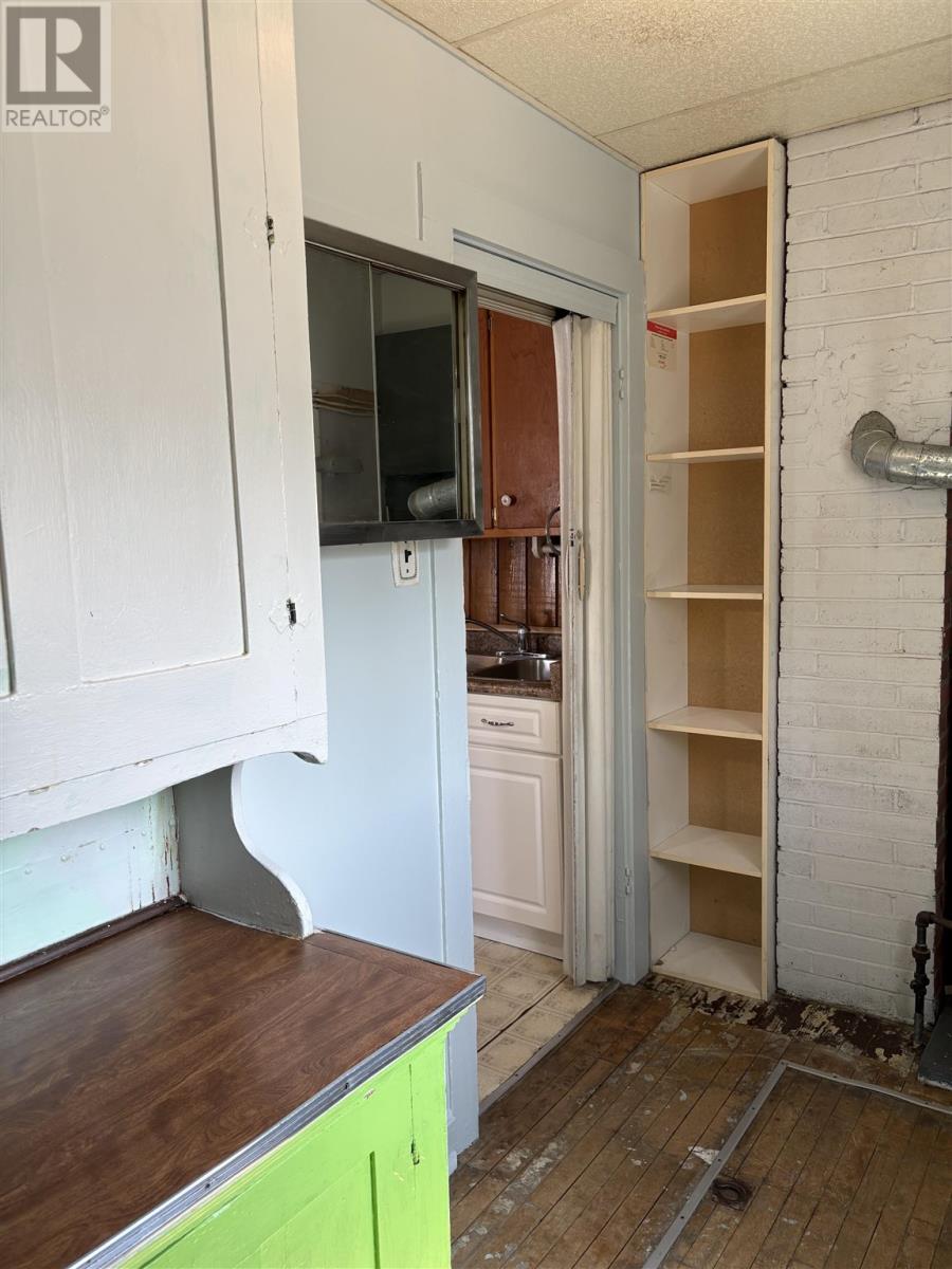 37 Hawkins ST - 11