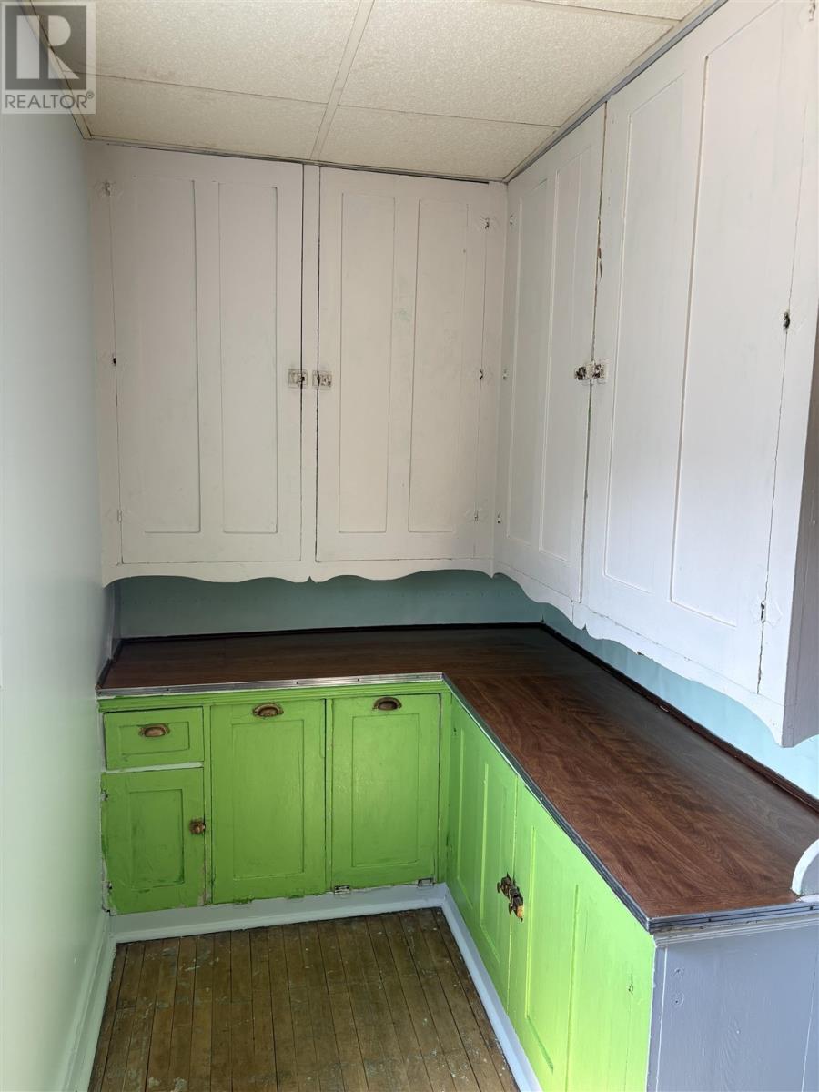 37 Hawkins ST - 12