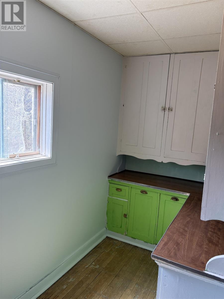 37 Hawkins ST - 13