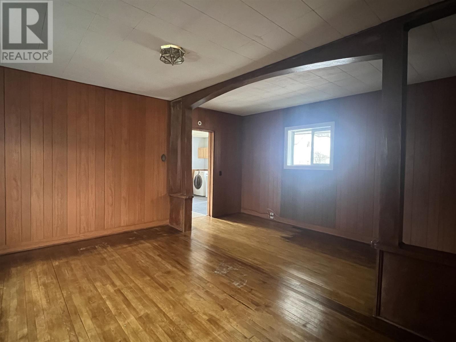 37 Hawkins ST - 16