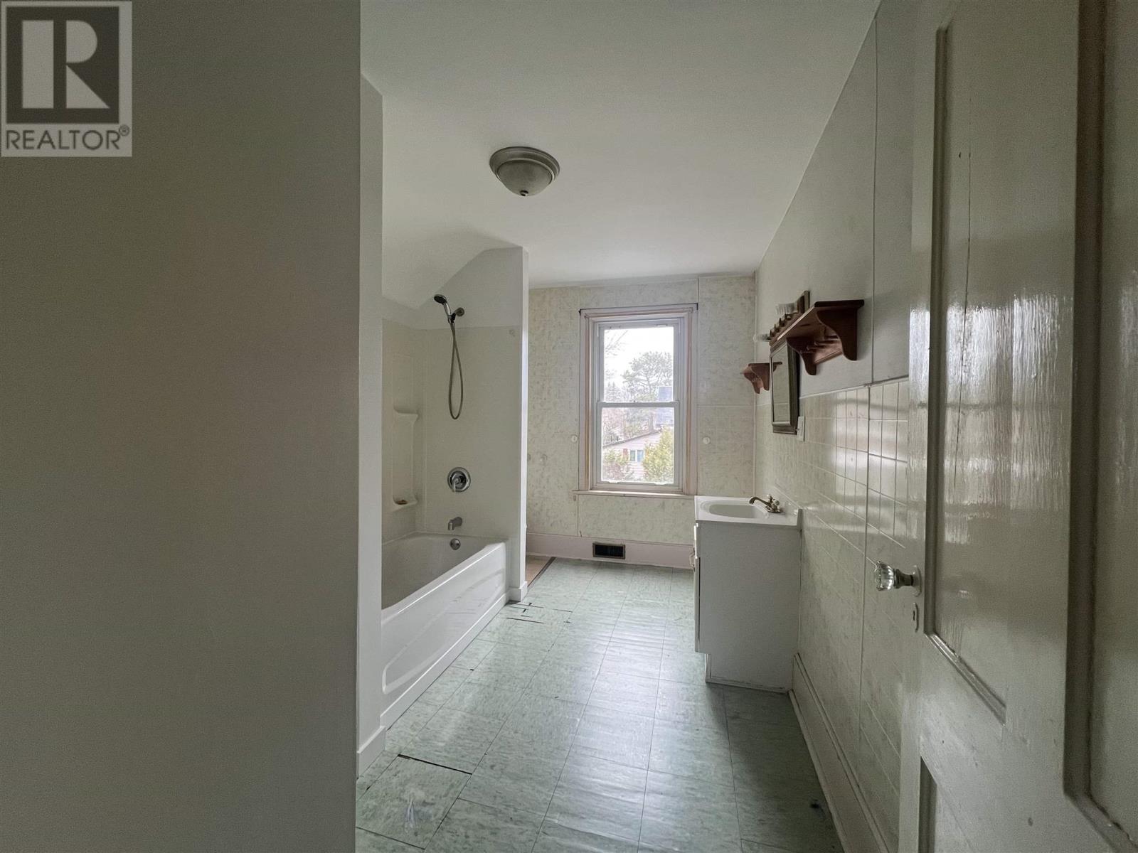 37 Hawkins ST - 22
