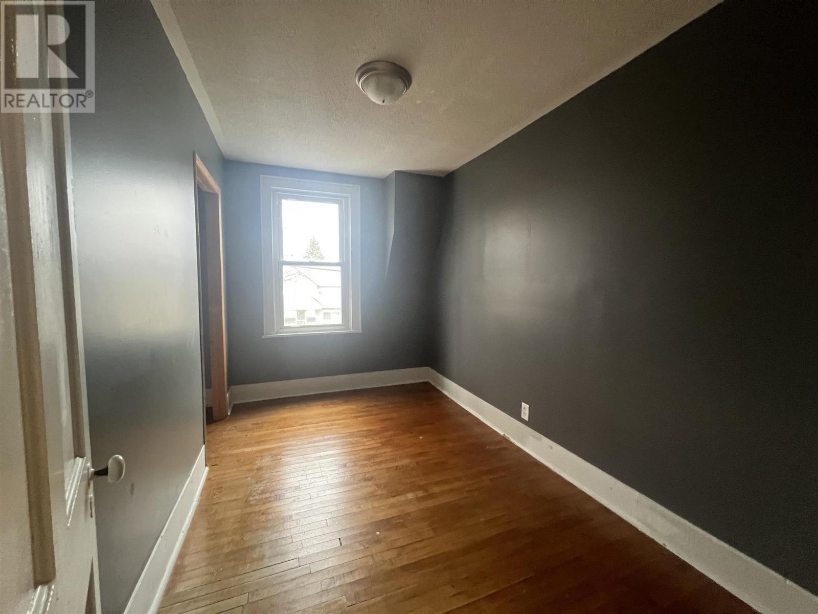 37 Hawkins ST - 24