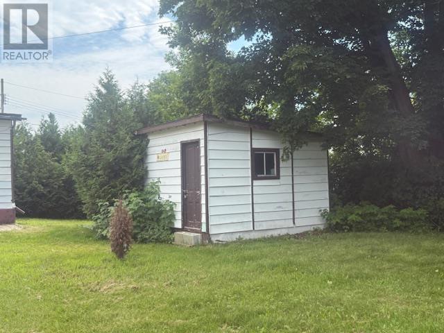 37 Hawkins ST - 4