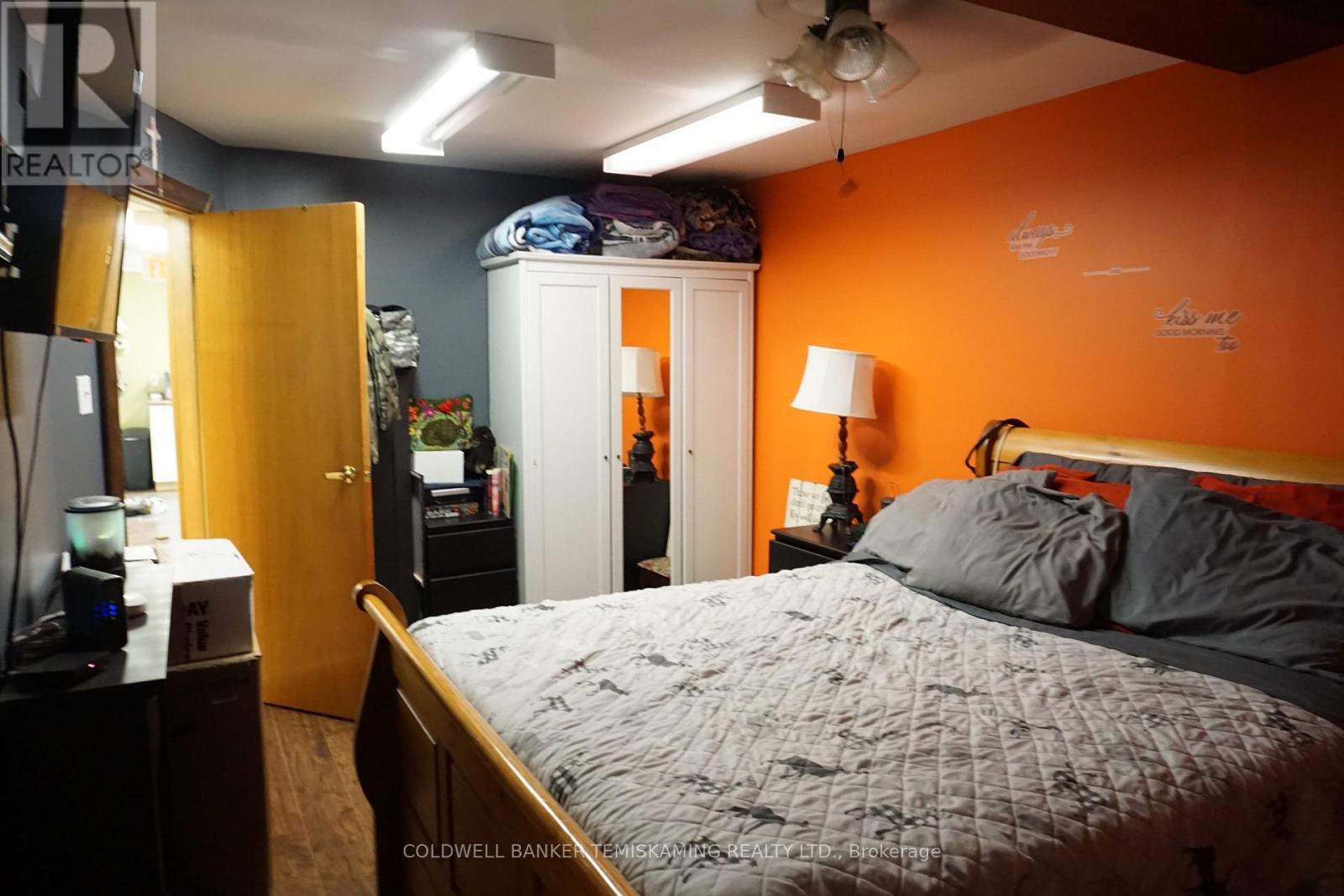 293 MERIDIAN AVENUE - 25