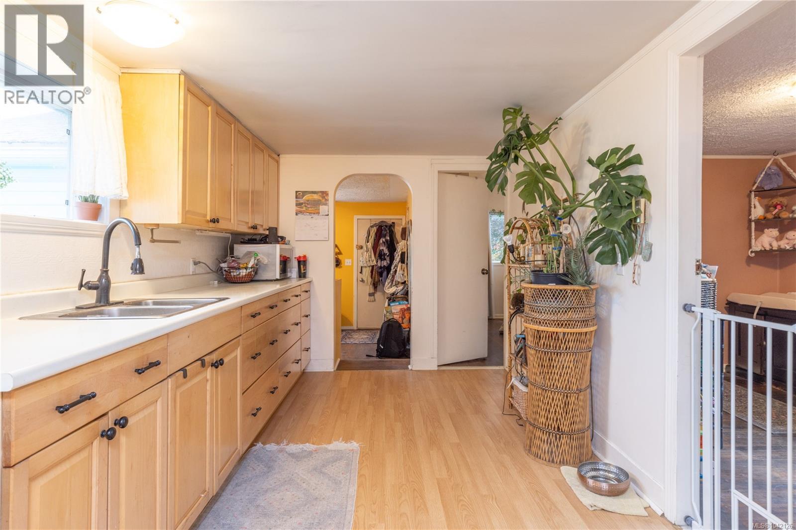 709 Stirling Ave - 10