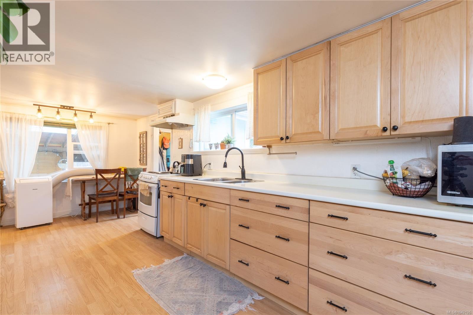 709 Stirling Ave - 12