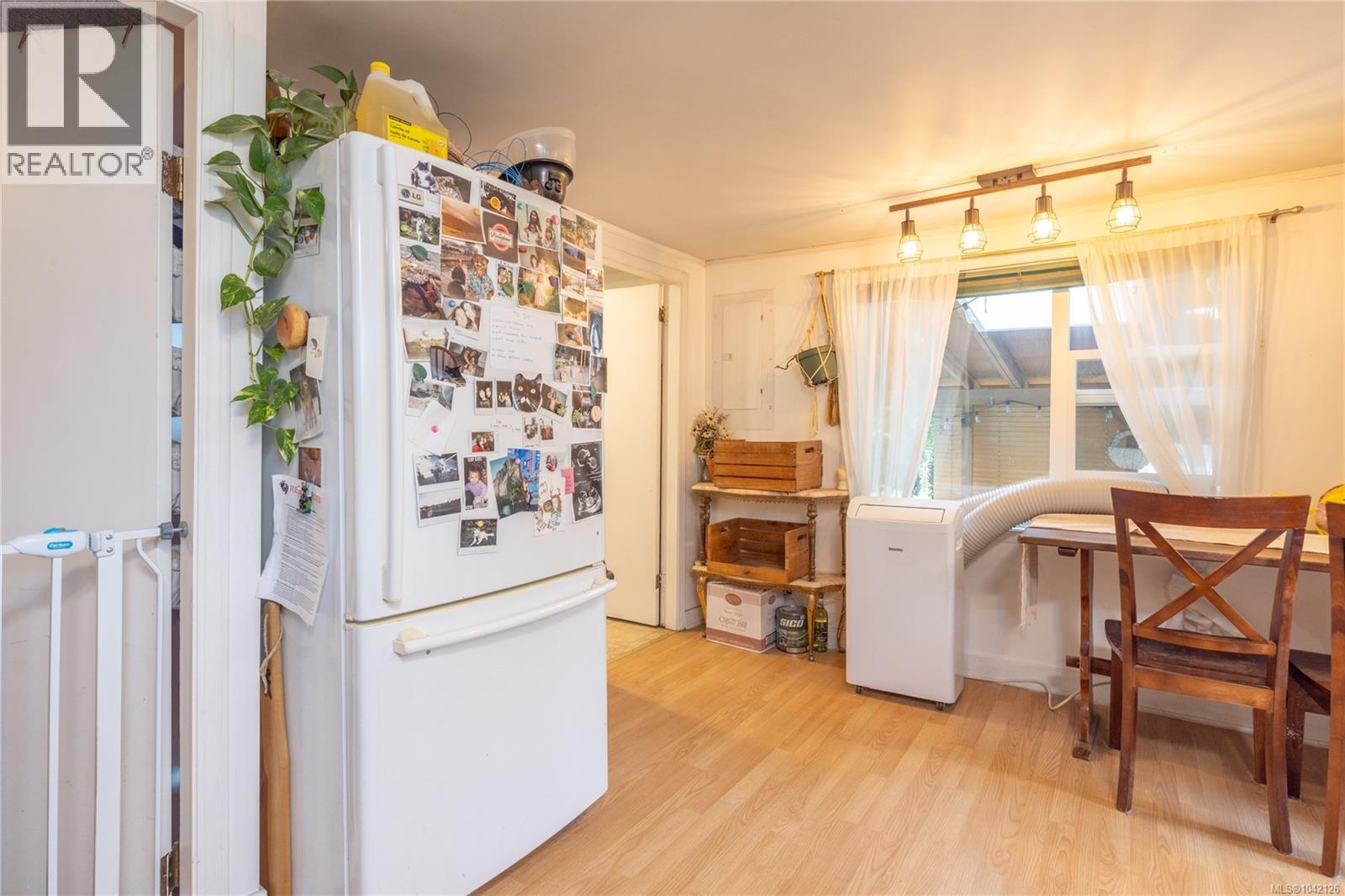 709 Stirling Ave - 13