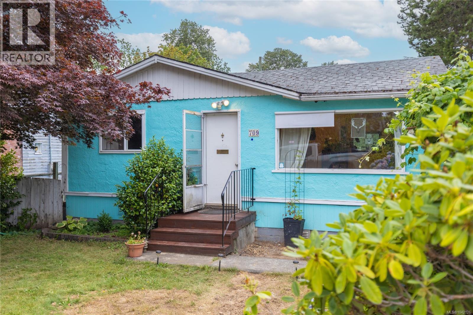 709 Stirling Ave - 2