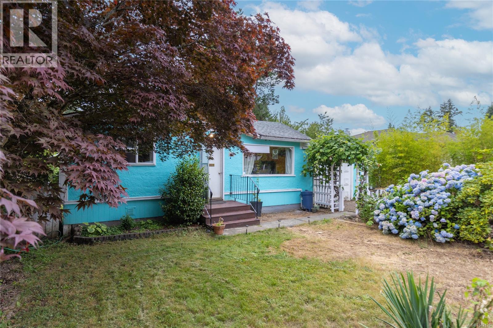 709 Stirling Ave - 3