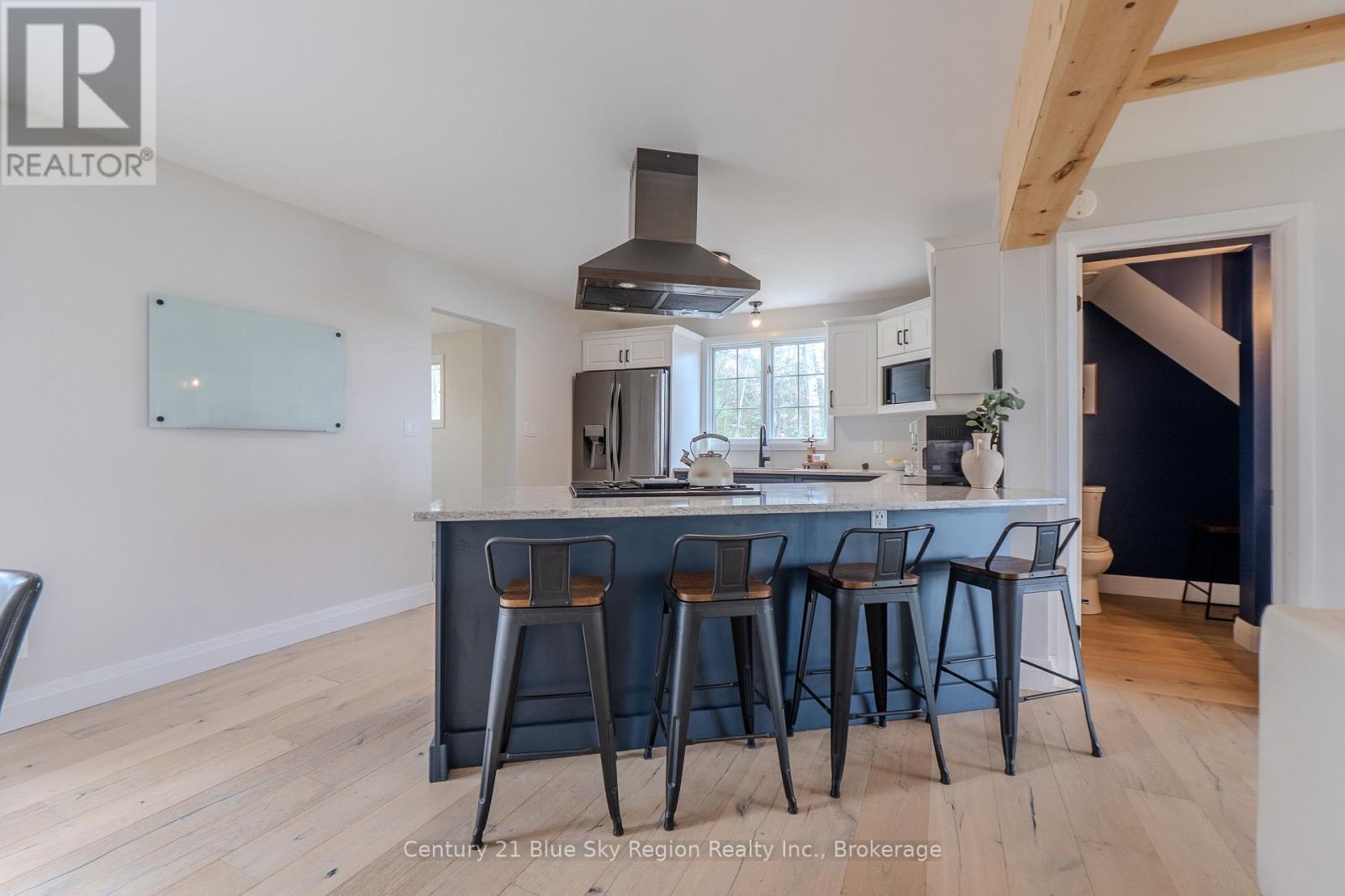 64 NINOVAN ROAD E - 10