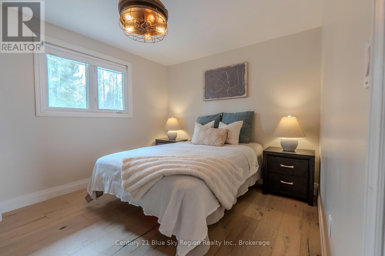64 NINOVAN ROAD E - 14