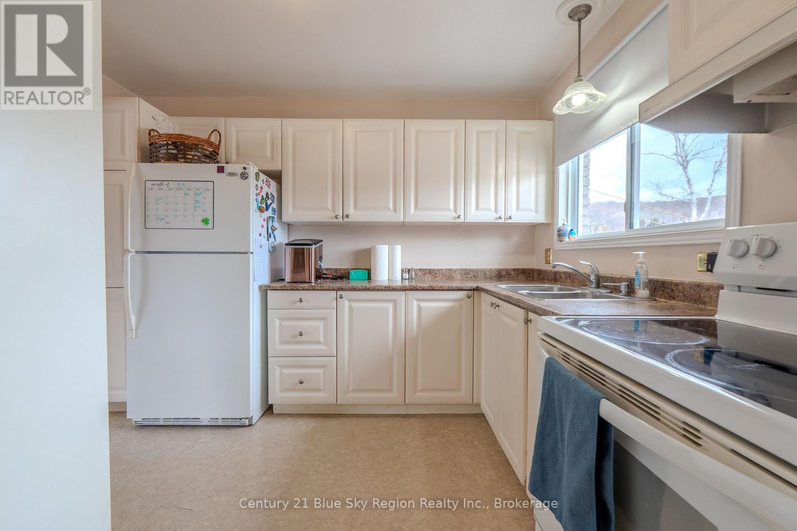 272 PATRICIA STREET - 14
