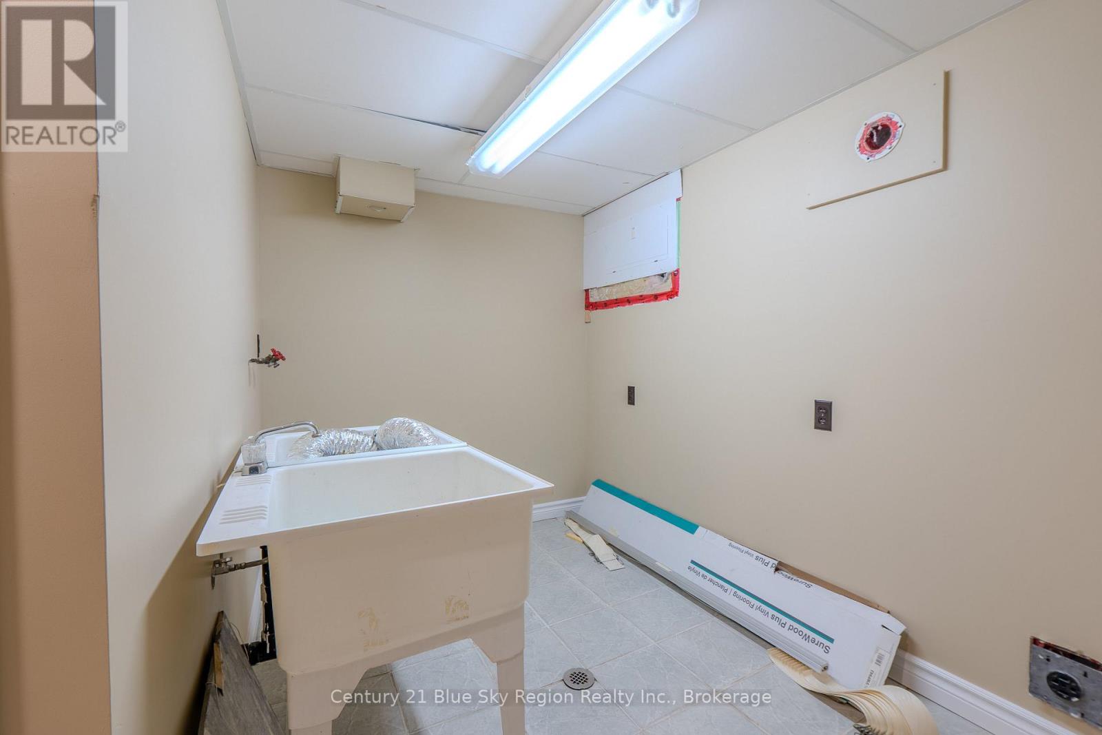 272 PATRICIA STREET - 40