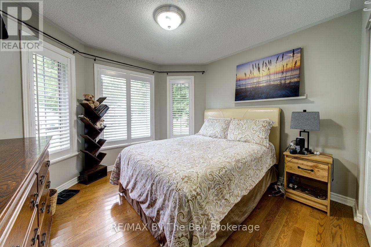 22 DOWNER CRESCENT - Image 20