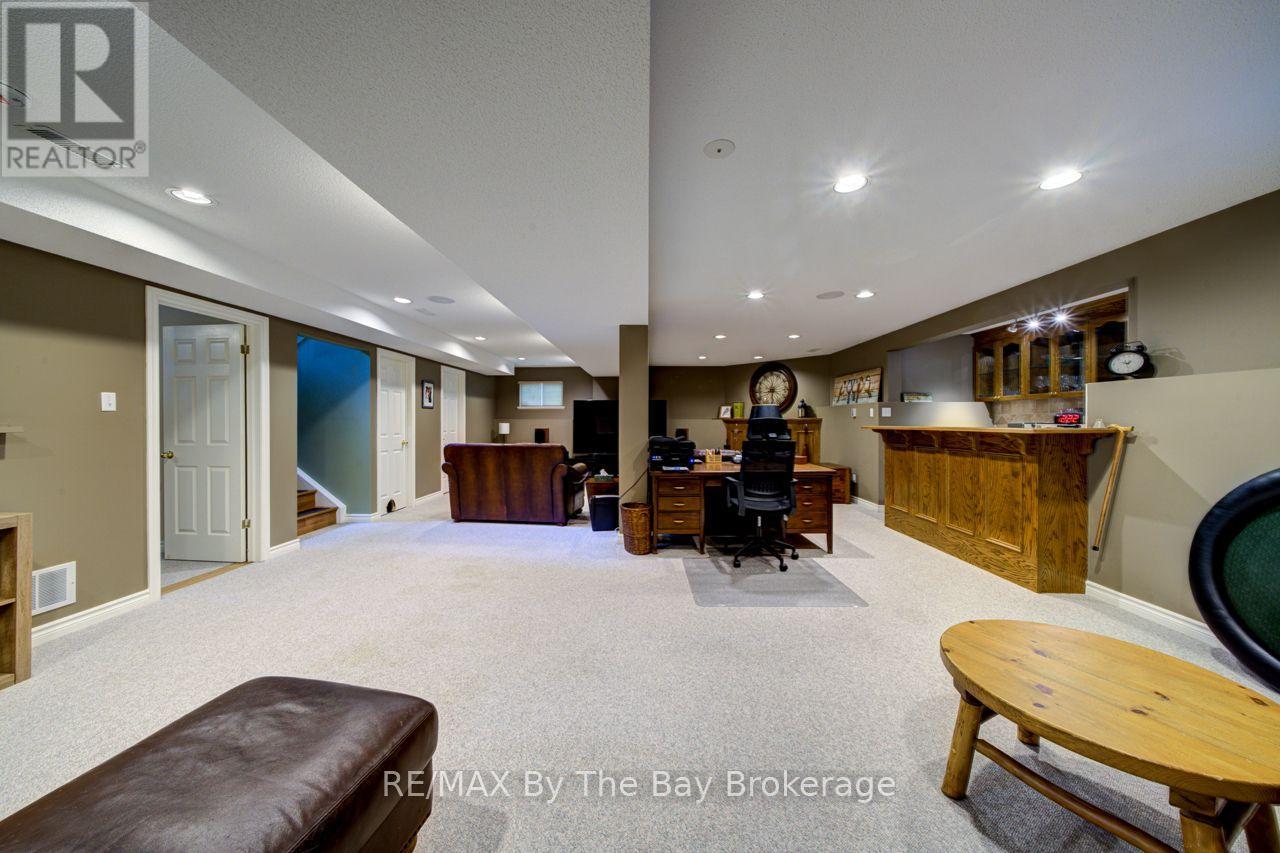 22 DOWNER CRESCENT - Image 29