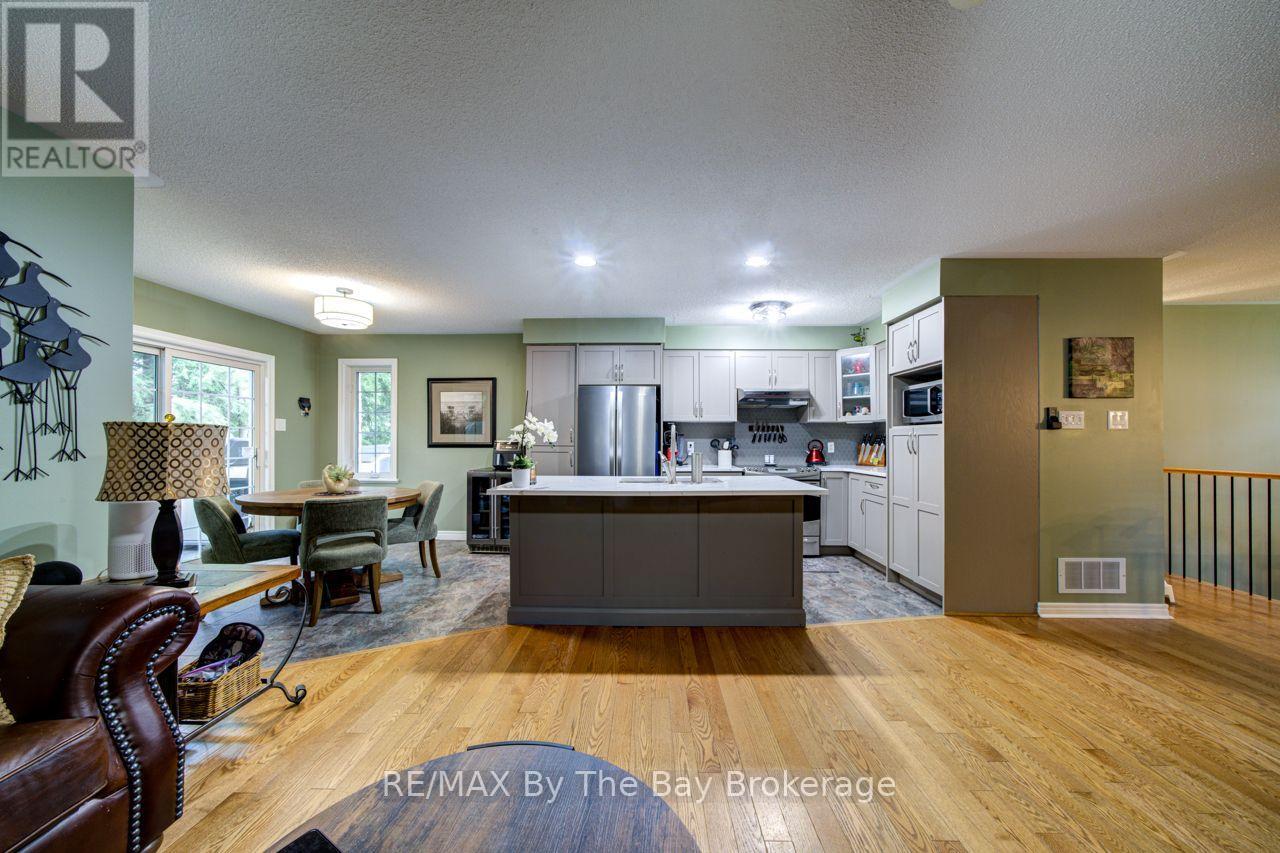 22 DOWNER CRESCENT - Image 3