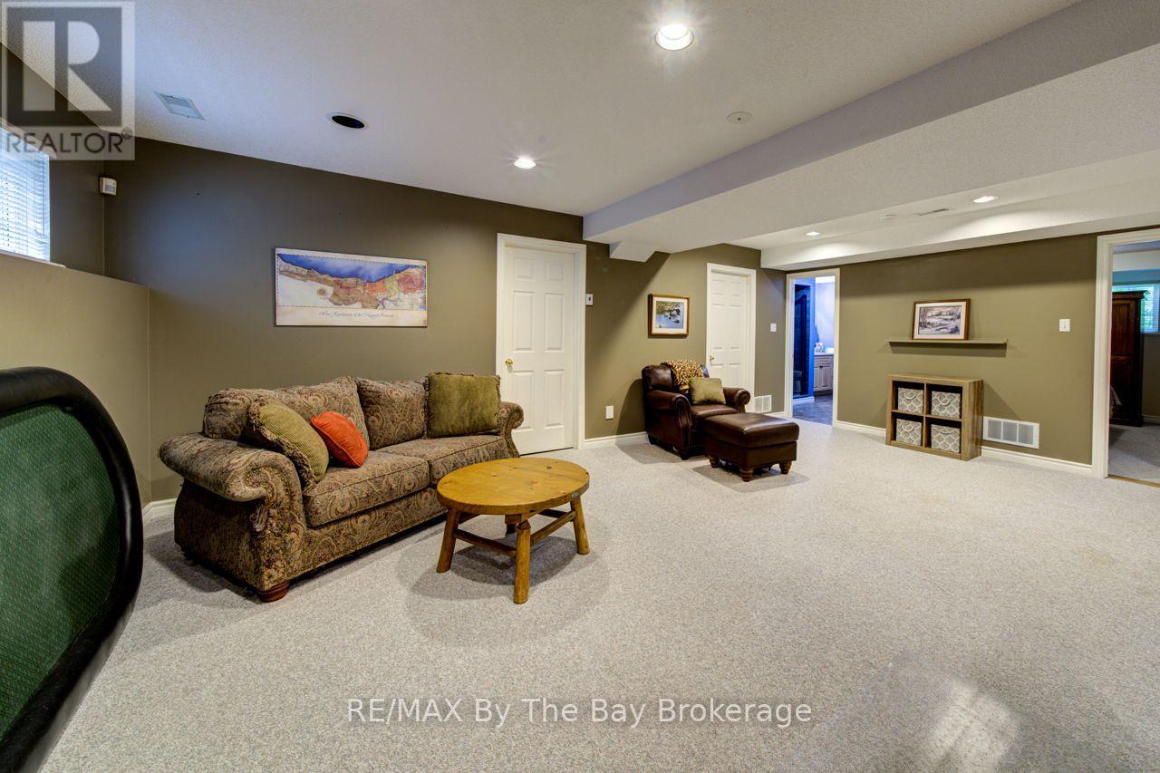 22 DOWNER CRESCENT - Image 30