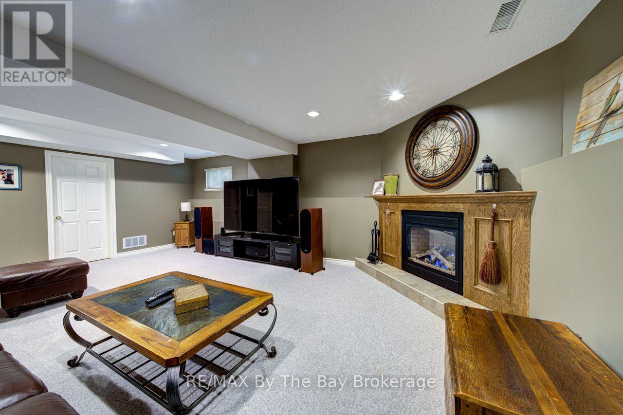 22 DOWNER CRESCENT - Image 31