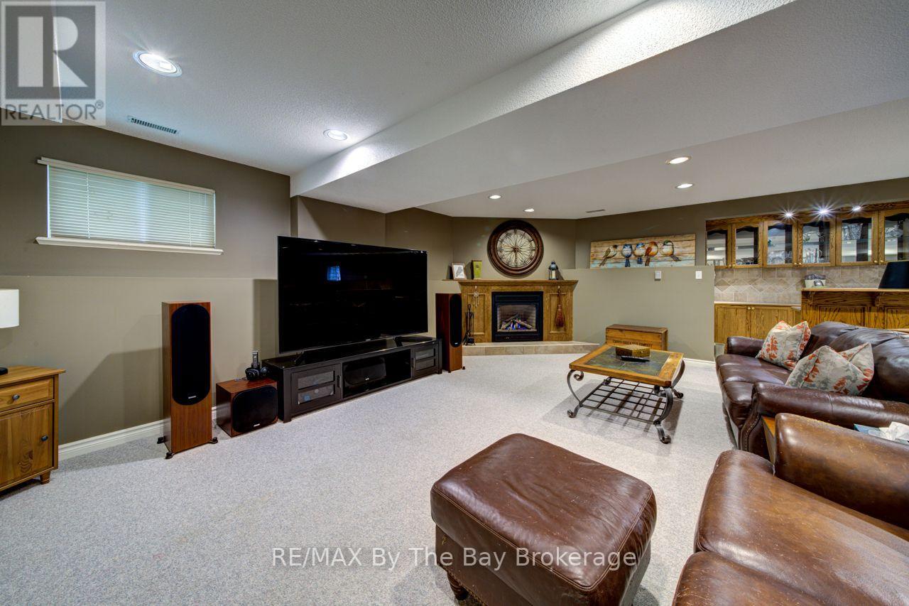 22 DOWNER CRESCENT - Image 33