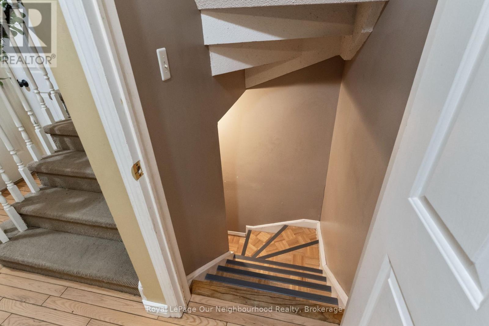 23 WOODWARD DRIVE - 32