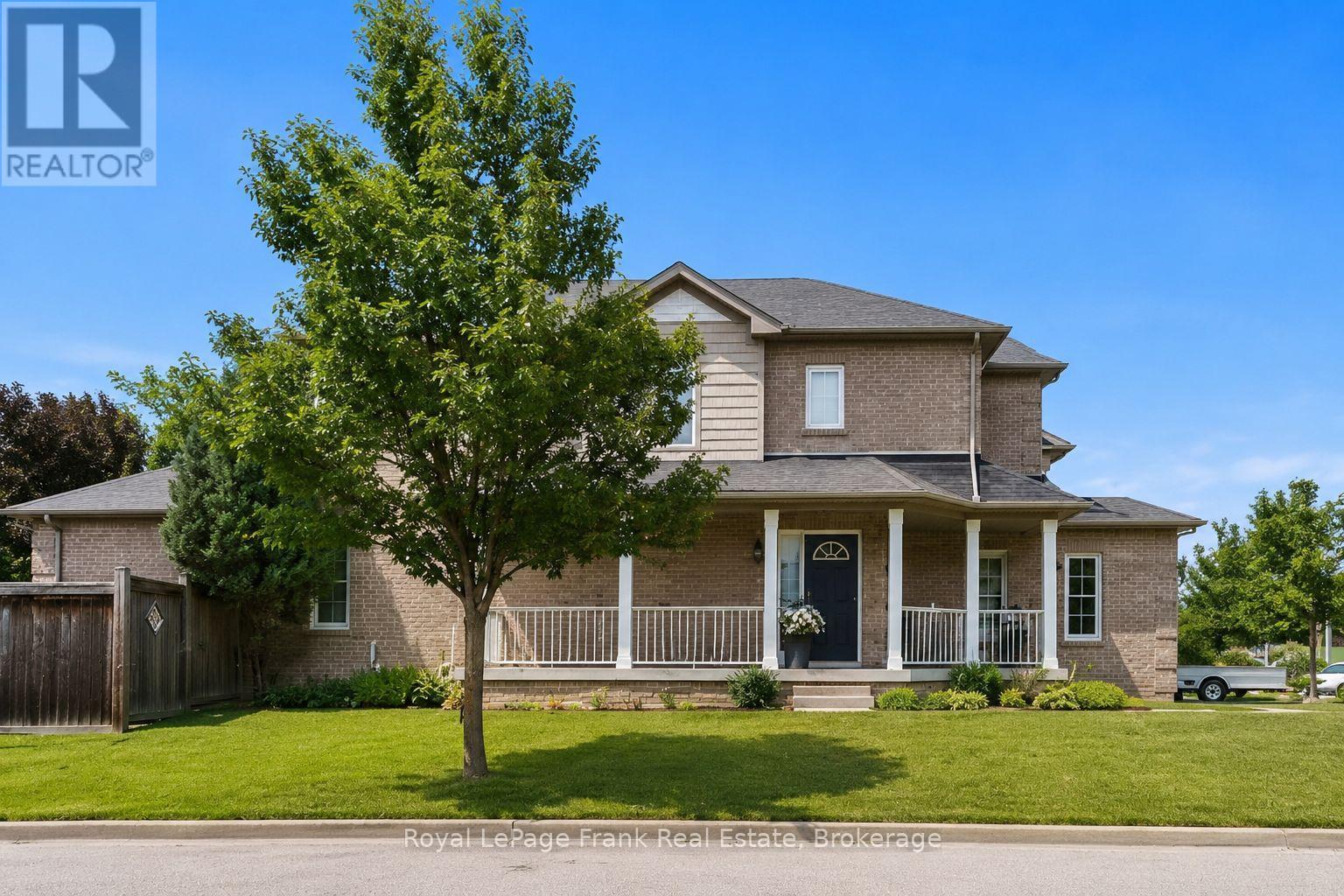 1340 WADEBRIDGE CRESCENT - 2