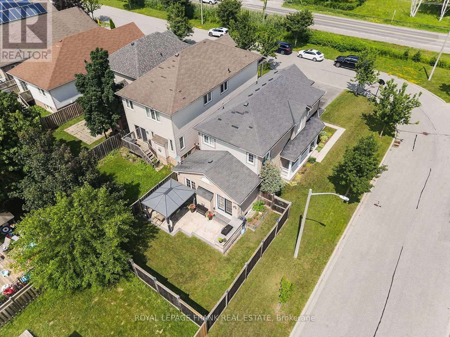 1340 WADEBRIDGE CRESCENT - 35