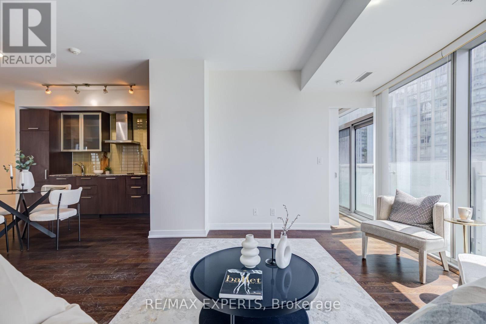 #1504 12 YORK STREET - 13